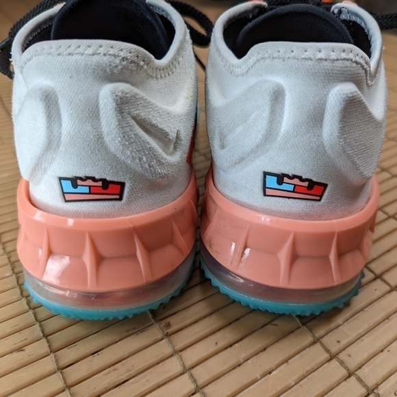 Nike Lebron  18  XVIII Low (GS) Space Jam Tune Squad . Bugs and Lebron insoles. - Picture 7 of 9